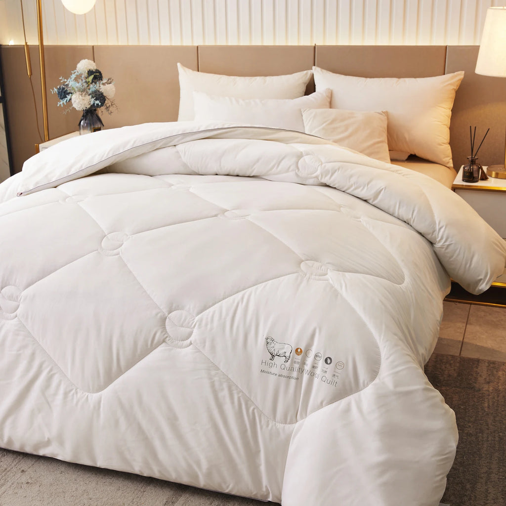 La couette Laine Douce Nuit, vue de face sur le lit