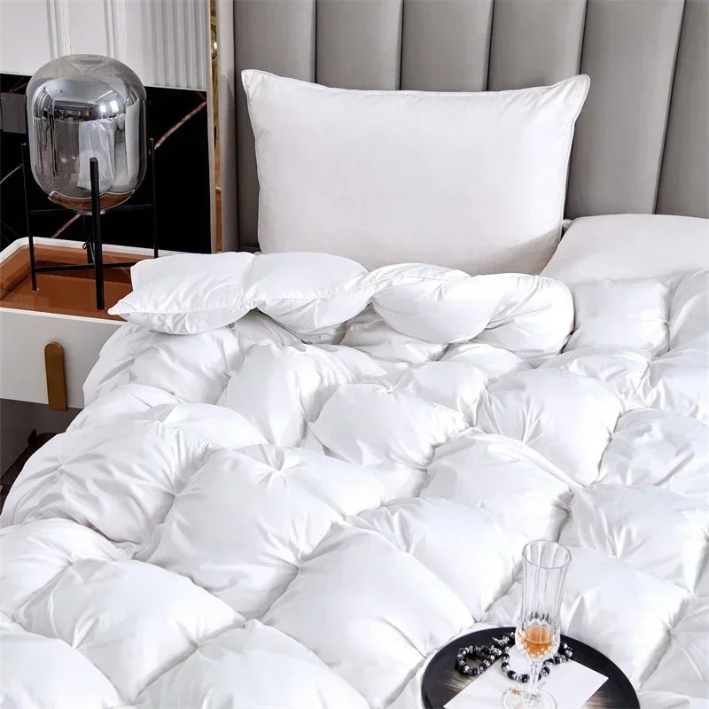 La couette Duvet d'Oie Douce Nuit, vue de face sur le lit